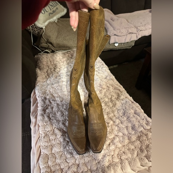 Ariat cowboy boots - Picture 1 of 5